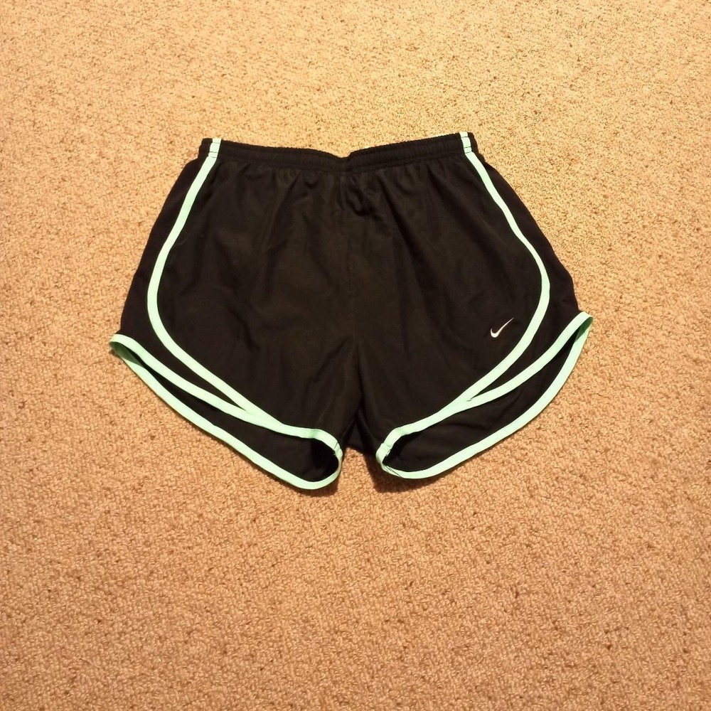 VINTAGE WOMAN'S NIKE RUNNING SHORTS